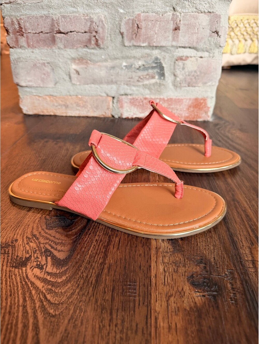 Liz Clairborne | Calayan Coral Gold Ring Thong Flat Sandals | Size 7.5 | 1076